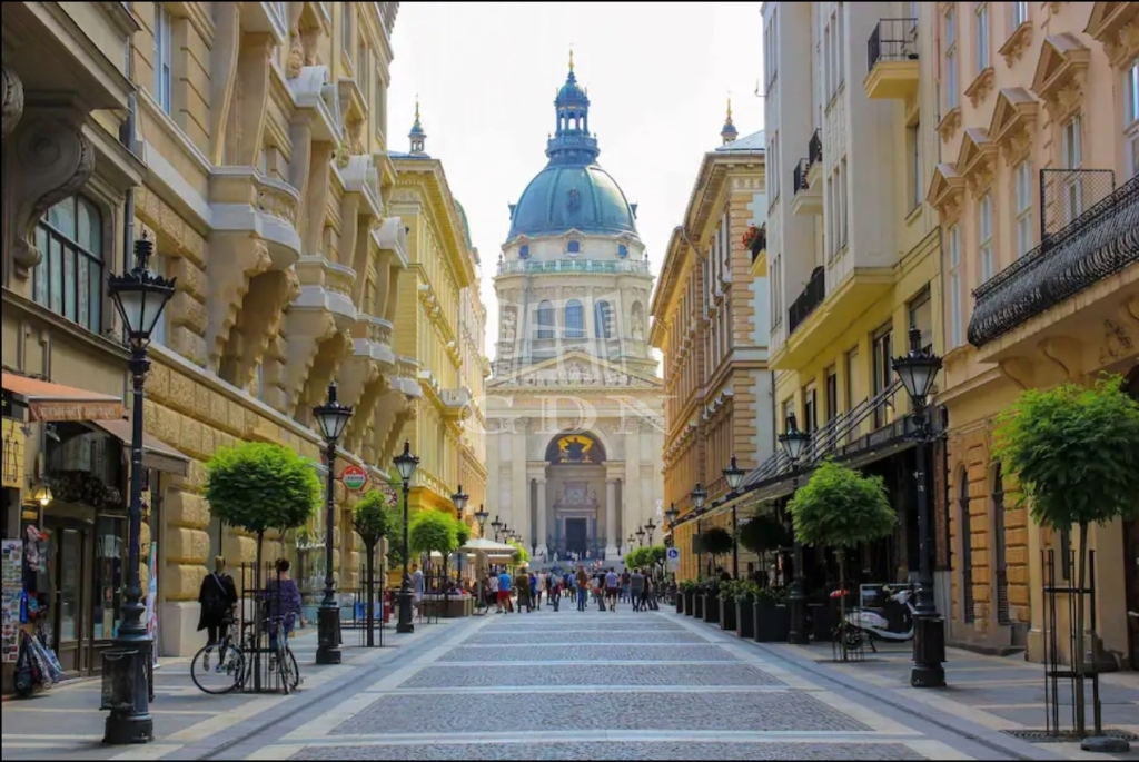 Eladó Budapest V. kerület Lakás (téglaépítésű)