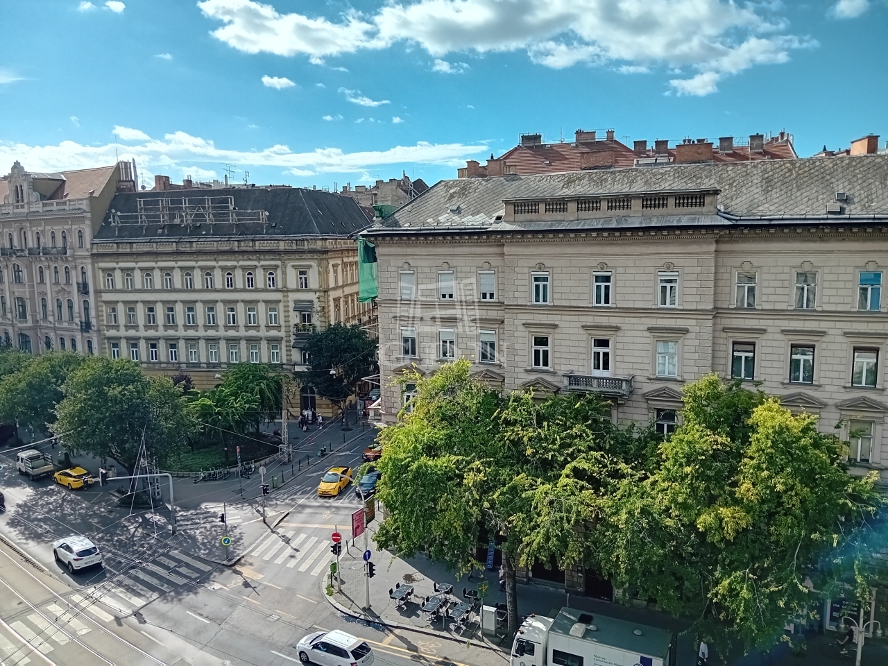 Eladó Budapest VII. kerület Lakás (téglaépítésű)